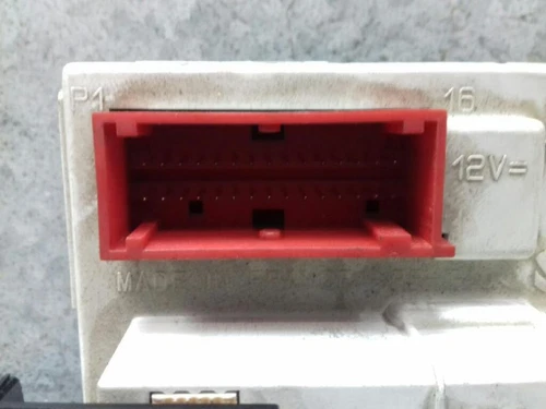 8200107839 Schermo Multifunzione per RENAULT MEGANE II BERLINA 5P 2549833 - Foto 1 di 3