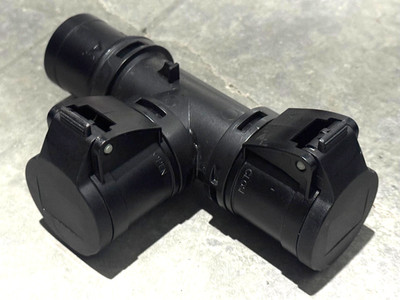 Pce  16a 230v 3p Cee Industrial T-connector, Ip44, Black, 1 Plug 2 Sockets