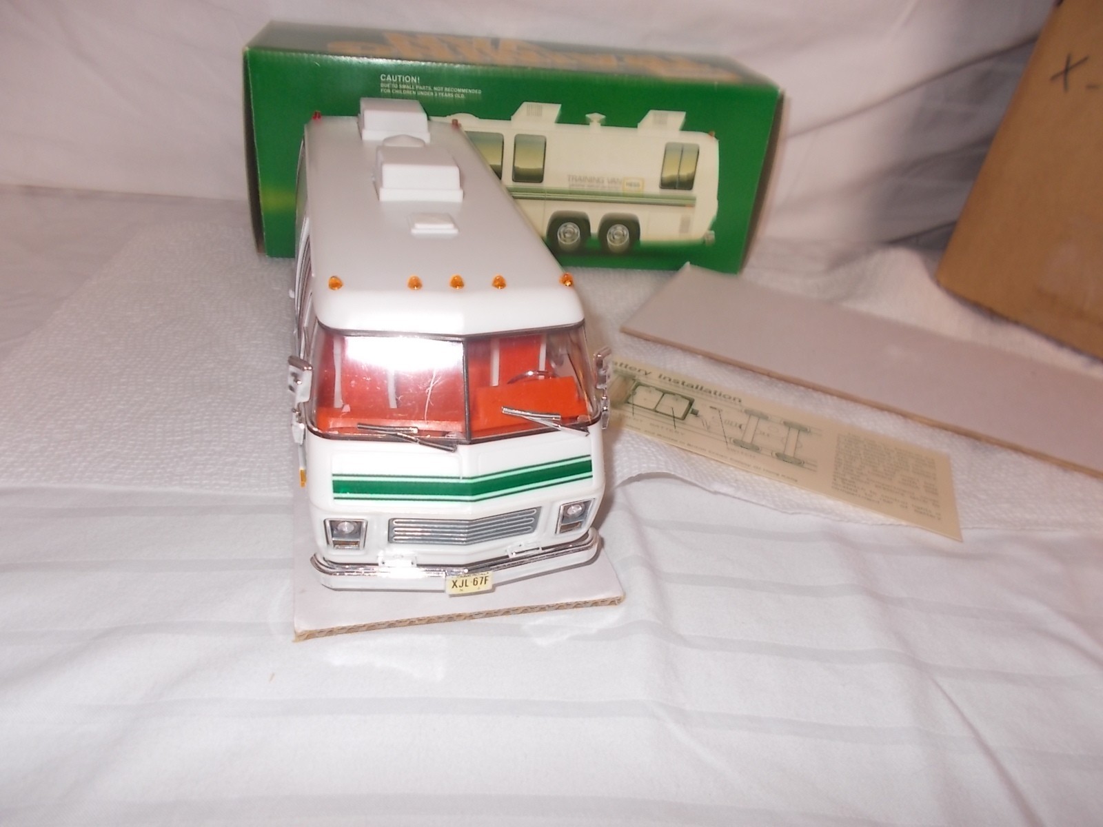 1980 HESS TRAINING VAN MINT IN ORIGINAL BOX WITH INSERTS LOT #X-112