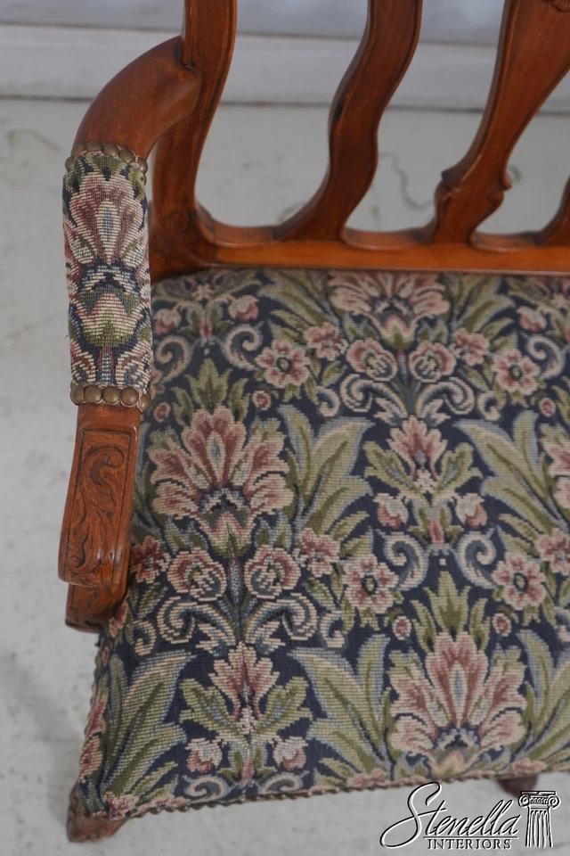 F69407: Sofá provincial francés vintage de nogal con punta de aguja Foto 4 de 4