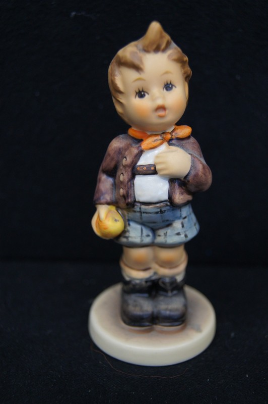 HUMMEL GOEBEL Porcelain Figurine #554 Checky Fellow 4 1/8" TMK-7