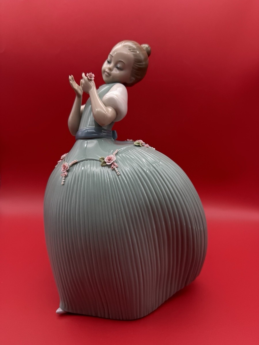 VTG 1981 Lladro “Daisa” Girl in Green Puffy Dress Large Porcelain