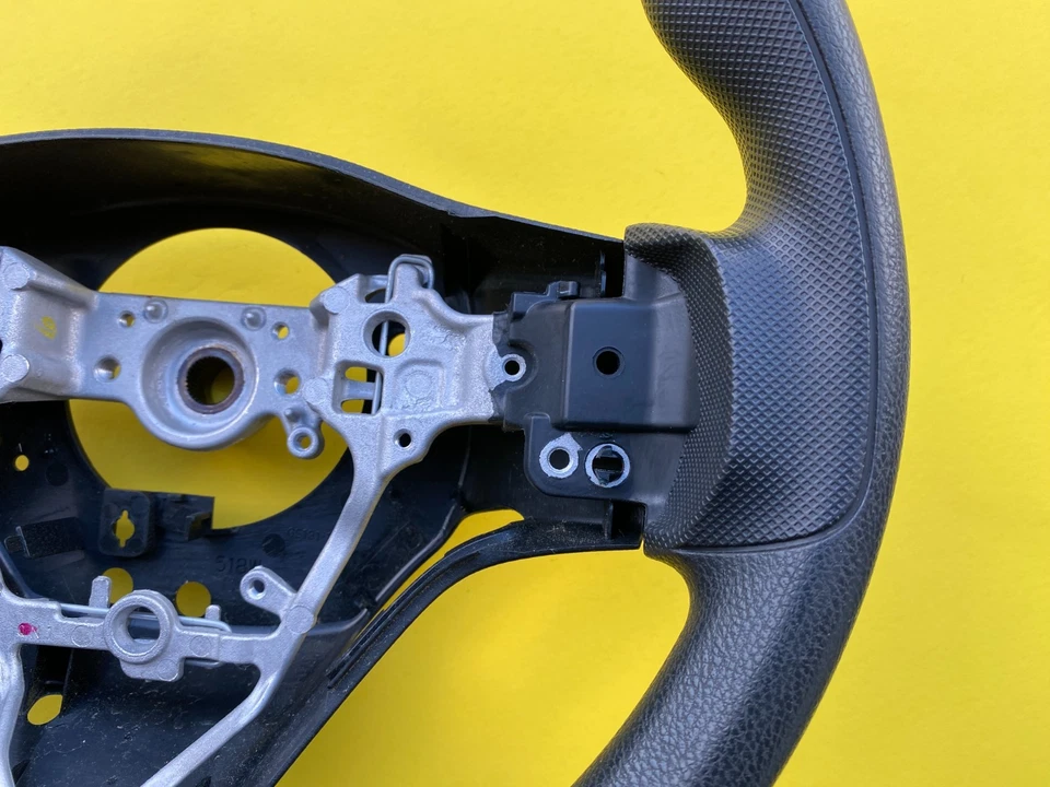 Volante del conductor Toyota RAV4 2013-2018 envuelto en negro OEM GS131-14070 Foto 3 de 4