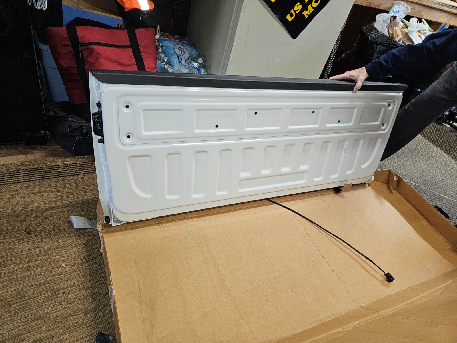 20142019 Chevy Silverado GMC Sierra Tailgates Without Assist (OEM