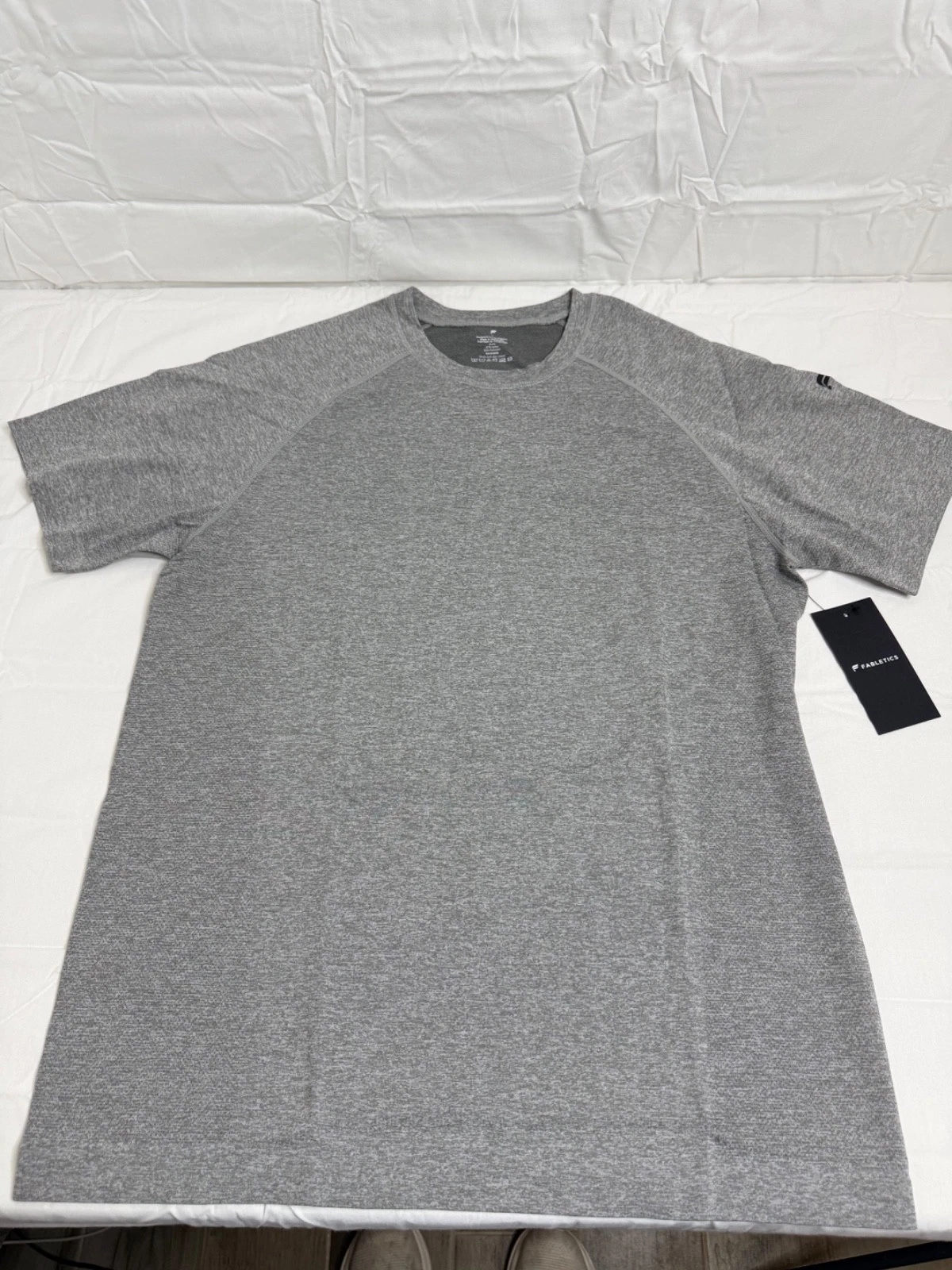 Men's Fabletics Training Day Tee Shirt Size Large Grey with Black Logo NWT