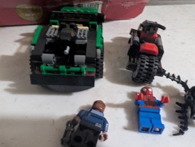 LEGO Marvel 76004 Spider-Man Spider-Cycle Chase Boxed Set w/ Minifigures