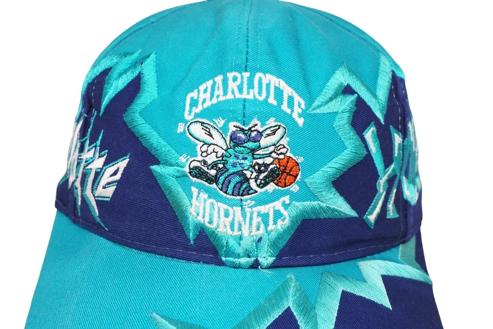 Gorra de colección Charlotte Hornets Drew Pearson rara de los 90 NBA sombrero púrpura azul EE. UU. Foto 2 de 4