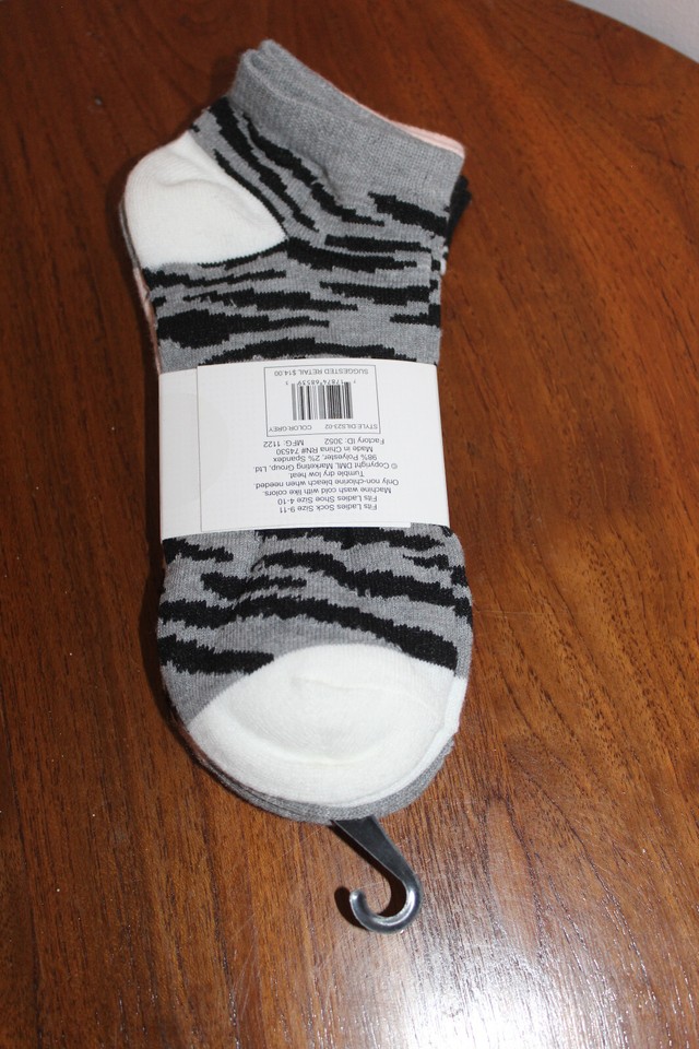 KEEP YOUR SOCKS ON WOMENS LOW CUT SOCKS 3 PAIR SET BLACK GRAY PINK keep-your-socks-on-womens-low-cut-socks-3-pair-set-black-gray-pink