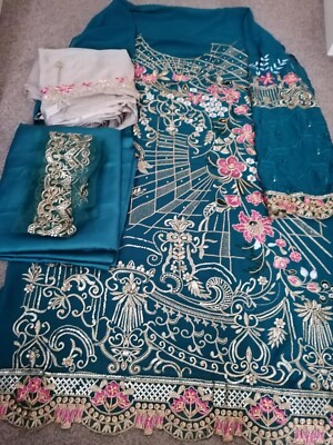 Blaues asiatisch indisch pakistanisches Brautkleid halbgenäht