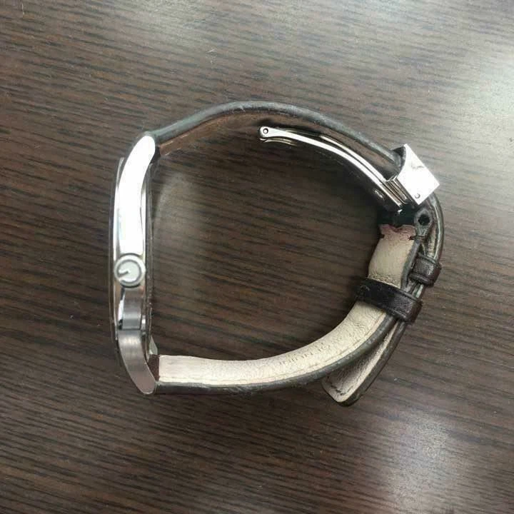 Gucci 126.3 YA126310 G Timeless Stainless Steel WR 5 ATM Quartz