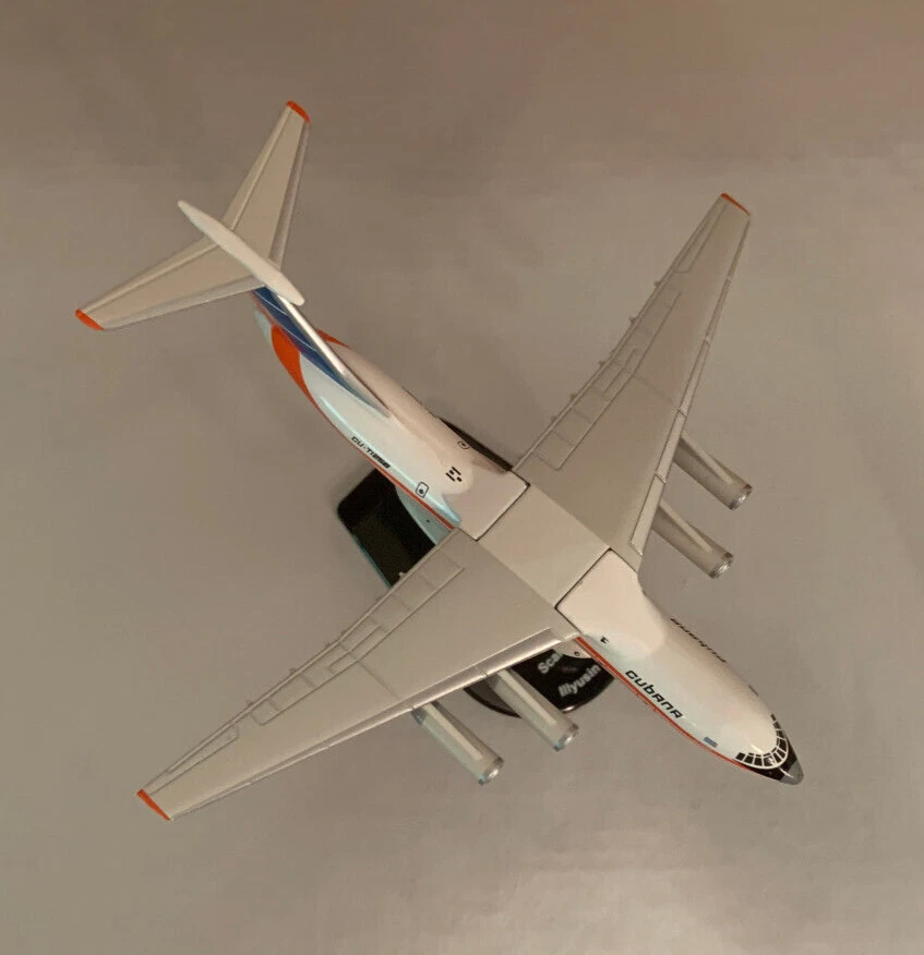 Illyusin IL-76. Cubana. USSR. Die Cast Metal. New in Box. 1:400 scale. 528 mph. - Image 4 of 4