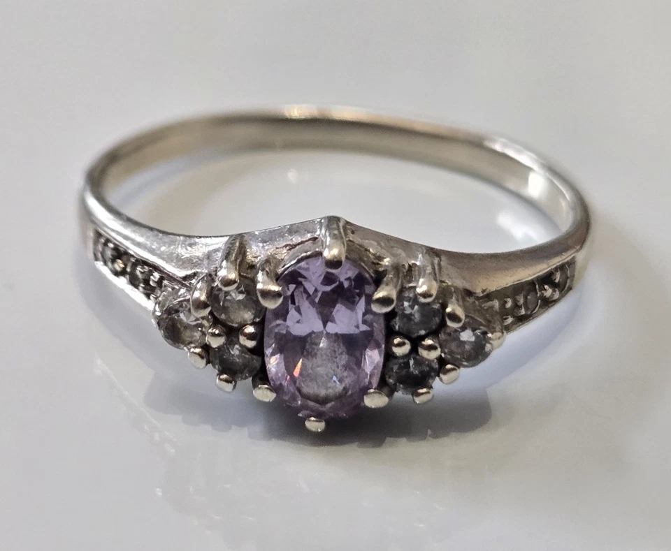 9ct Yellow Gold Ring Cubic Zirconia Stones Full UK Hallmark Ring Size M - Image 4 of 4