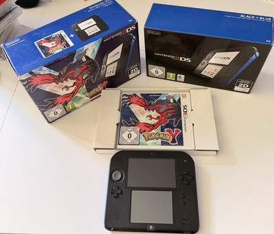 Nintendo 2DS Handheld-System Schwarz/Blau 4GB + Pokémon Y Spiel, PAL (3DS)