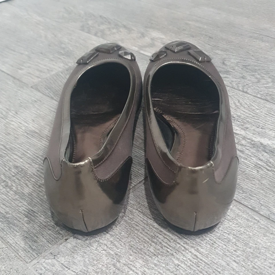 Zapatos planos de ballet BURBERRY satinado con joyas gris plateado para mujer talla 39 EE. UU. 9 🇮🇹  Foto 4 de 4