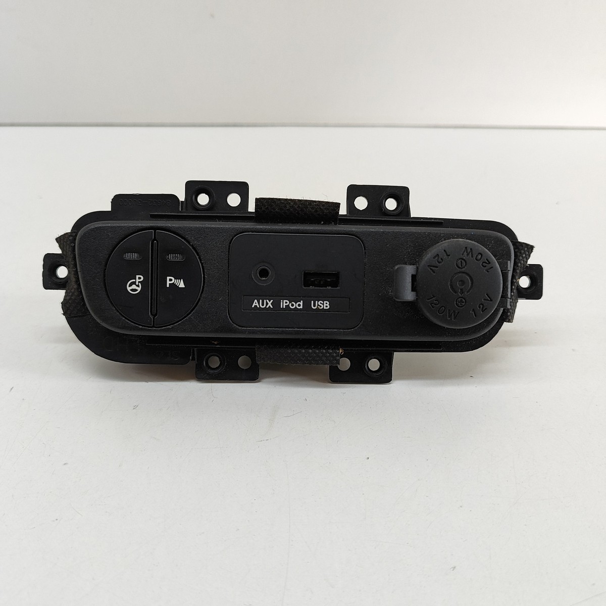 KIA SPORTAGE SL USB/AUX-In Socket Port 96110-3W500 1.7