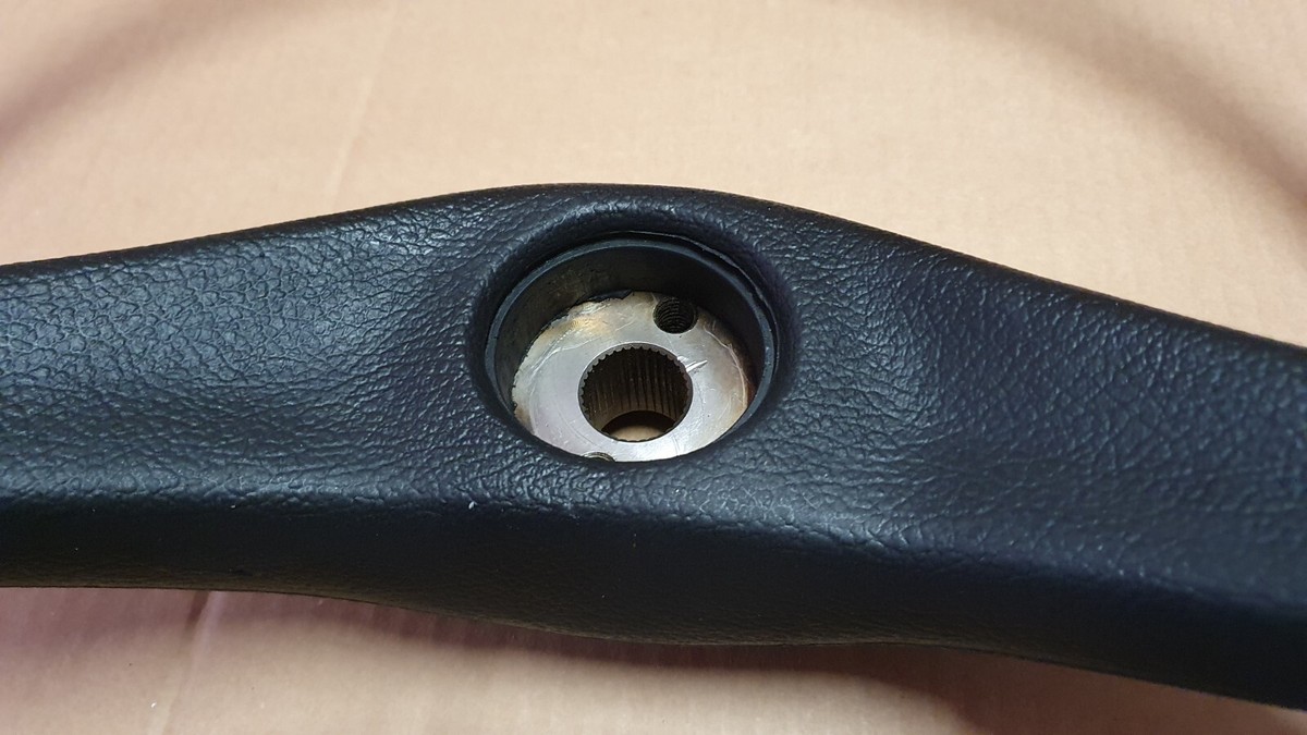 U006 für Mercedes Unimog Lenkrad passend Baumuster 424 427 435 436  