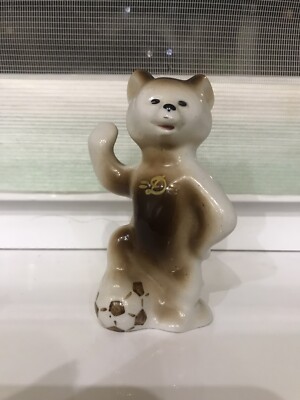 PORCELAIN STATUETTE OF THE USSR BEAR-FOOTBALL PLAYER DYNAMO VINTAGE