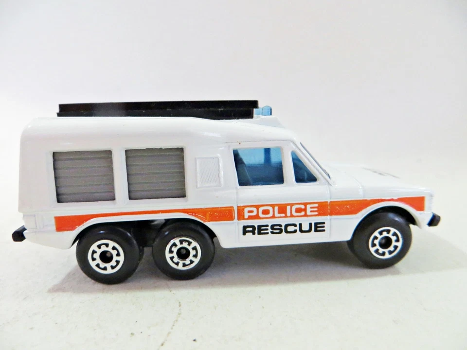MATCHBOX SUPERFAST MB57 'RANGE ROVER CARMICHAEL POLICE RESCUE'. 57. MIB/BOXED. - Image 4 of 4