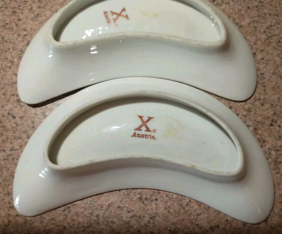 Австрийские боковые/костяные пластины из костяного фарфора Atq — кареглазая Сьюзен, с цветочным рисунком — набор из 2 - Изображение 2 из 4