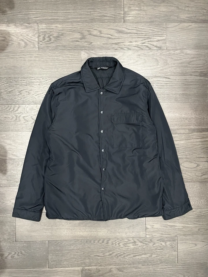 Chaqueta Coach Zara Acolchada Negra/Azul Marino Botón Nylon, Para Hombre Mediana, Excelente Estado Foto 4 de 4