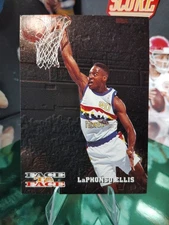 1993-94 NBA Hoops Larry Johnson / Laphonso Ellis Face to Face #FTF5 Hornets