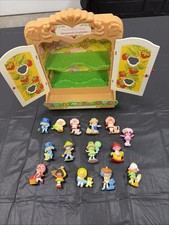 Strawberry Shortcake Berry Patch Carry Cas With 15 Mini Figs Kenner
