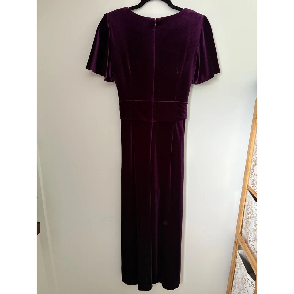 Mono corto Tahari Arthur S. Levine de terciopelo púrpura manga acampanada Foto 3 de 4