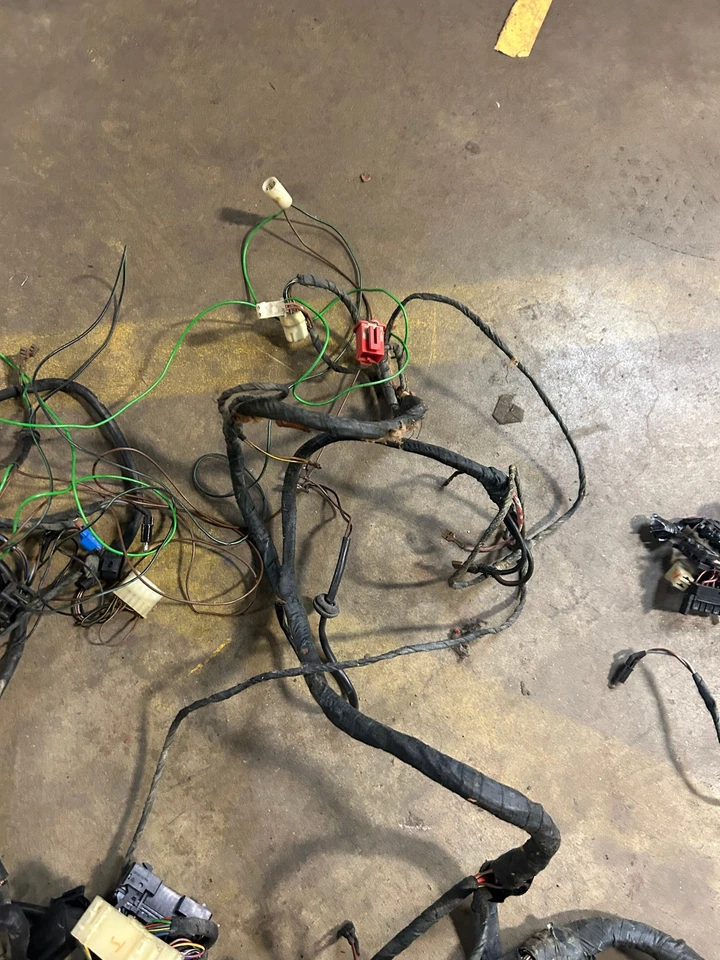 1986 年保时捷 944 机舱线束 95161200605 84918 — 第 4/4 张图片