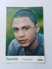T.V.SOAP EMMERDALE POSTCARD SIZE CARD OF DANNY DAGGERT ACTOR CLEVELAND CAMPBELL.