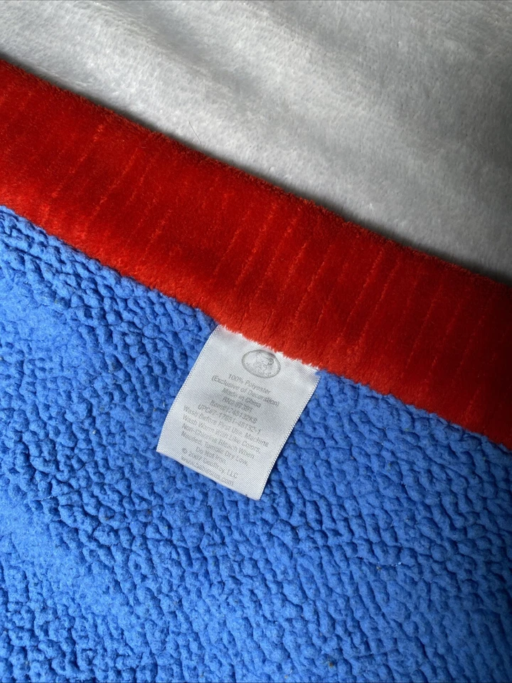 Manta para bebé Koala Baby All Star deportes fútbol baloncesto borde rojo azul sherpa Foto 3 de 4