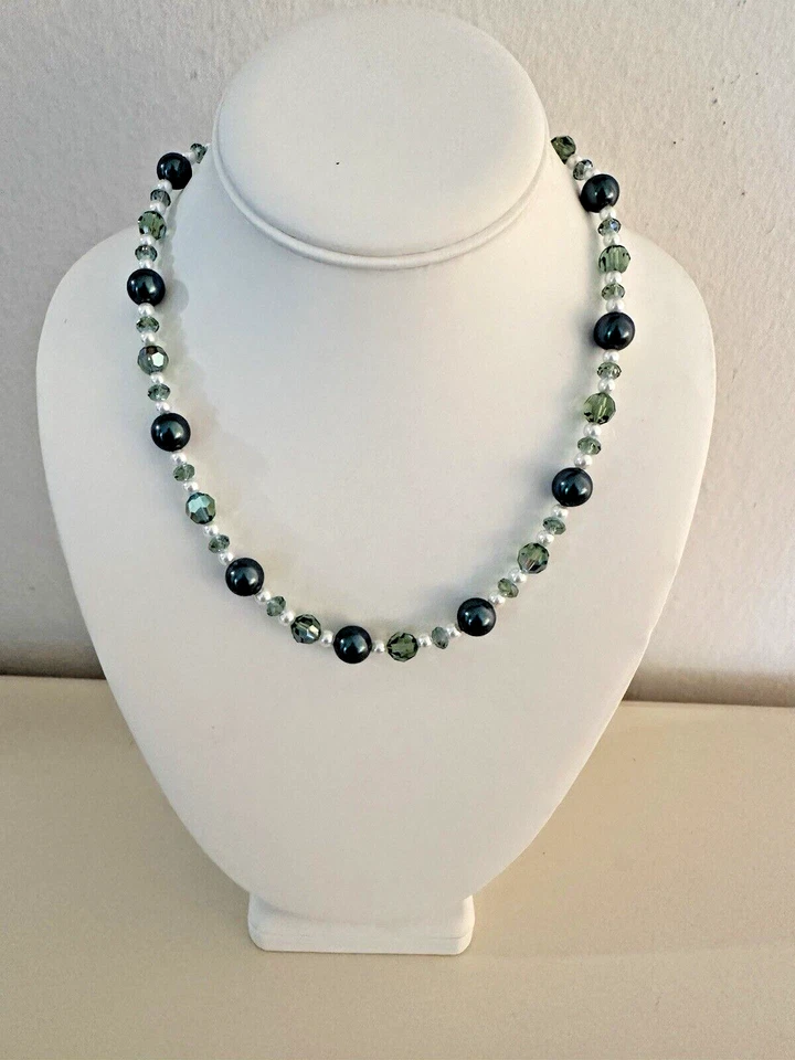 Colar e brincos combinando de cristais Swarovski azuis, brancos e verdes mar - Muito bom estado - Imagem 3 de 4