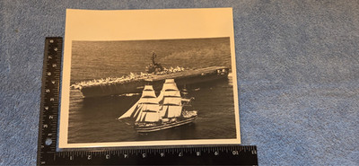 OFFICIAL US NAVY 8X10 PHOTO OF USS INDEPENDENCE CV-62 AIRCRAFT CARRIER
