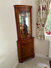Wood & Glass-Fronted Corner Display Cabinet 2 Doors Shelves