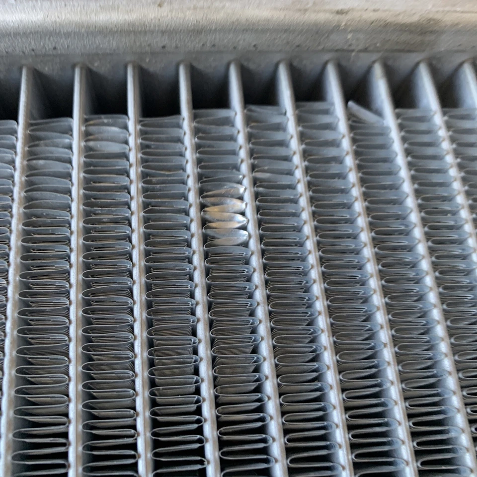 Radiador completo Spectra Premium CU2352 para Cadillac Deville 2000-2005 Foto 2 de 4