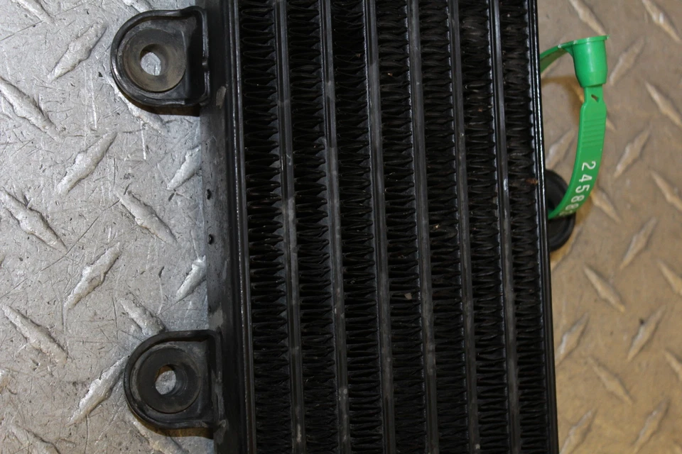 2001 川崎 ZR7S ZR750 发动机机油冷却器  — 第 3/4 张图片