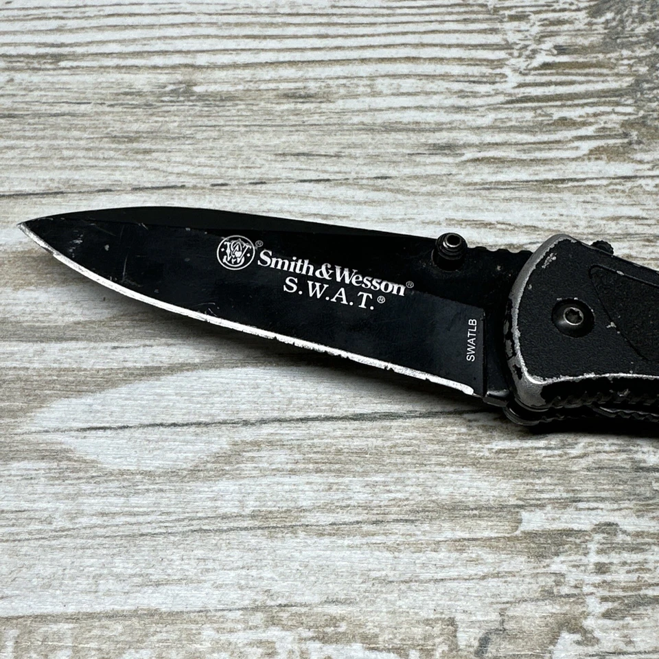 Smith & Wesson Folding Pocket Knife New Large Black SWAT Linerlock SWATLB - Image 2 of 4