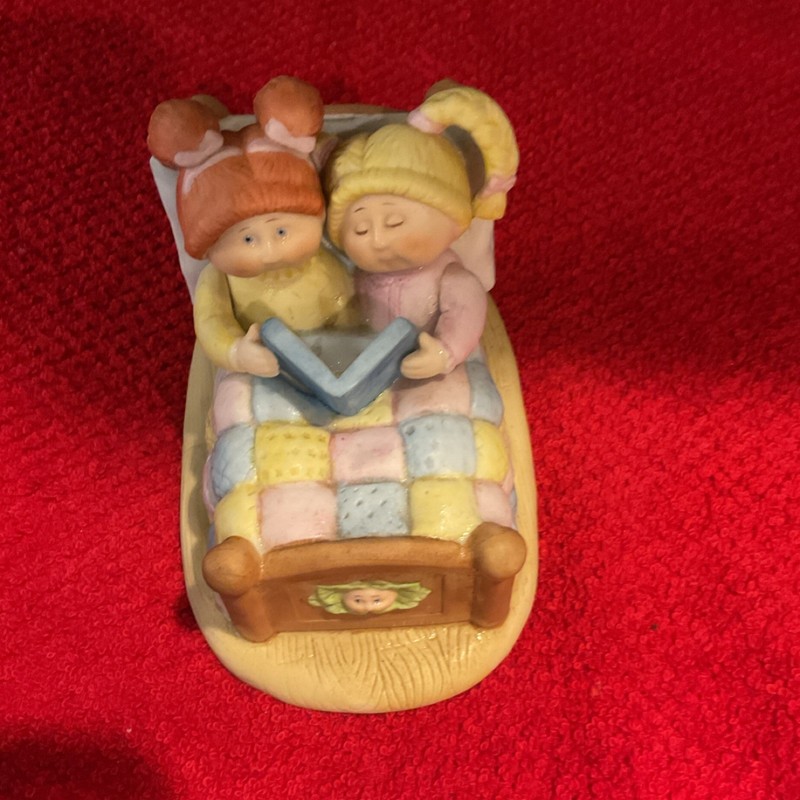 Vintage 1984 Xavier Roberts Cabbage Patch kids extra special reading bed