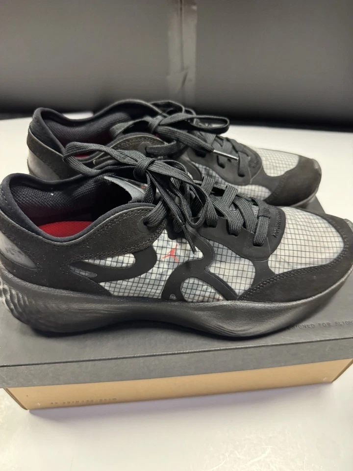 Jordan Delta 3 LOW SCHWARZ CHILE ROT ANTHRAZIT HERRENSCHUHE GRÖSSE 8 - Bild 1 von 4