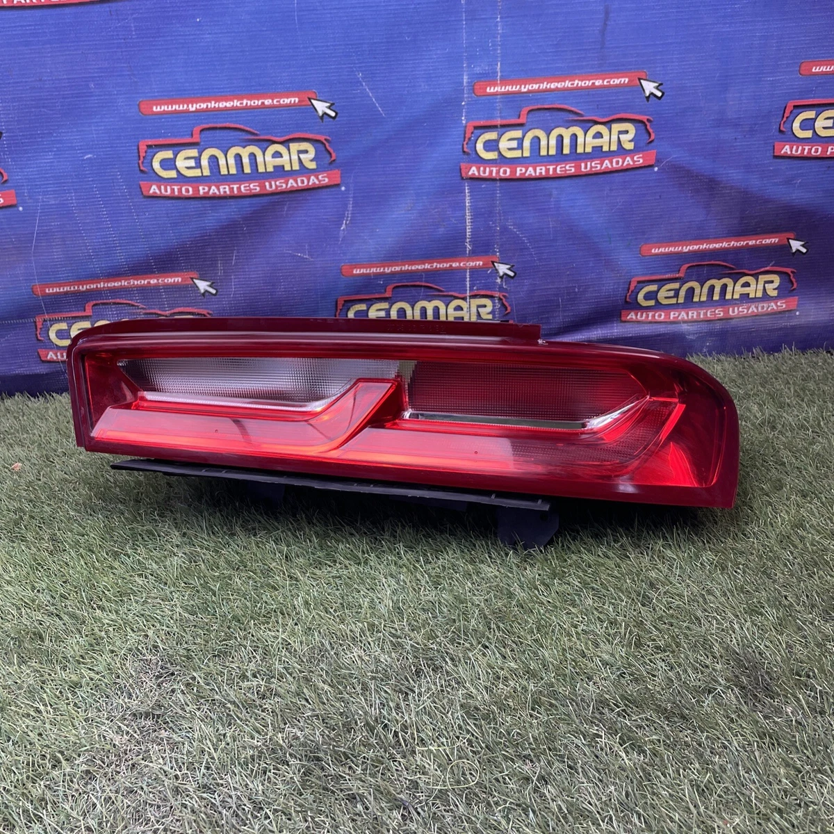2016- 2018 CHEVY CAMARO RIGHT PASSENGER SIDE TAIL LIGHT OEM 