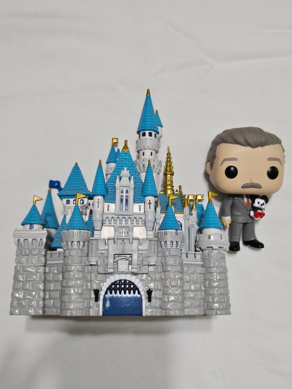 Funko Pop! Town: Disney - Sleeping Beauty Castle And Walt Disney - Disney (Dis)