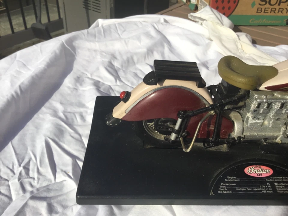 1996 Tootsie Toy 1942 INDIAN Motorcycle 442 Die-Cast 1/:10 Scale Replica - Image 3 of 4