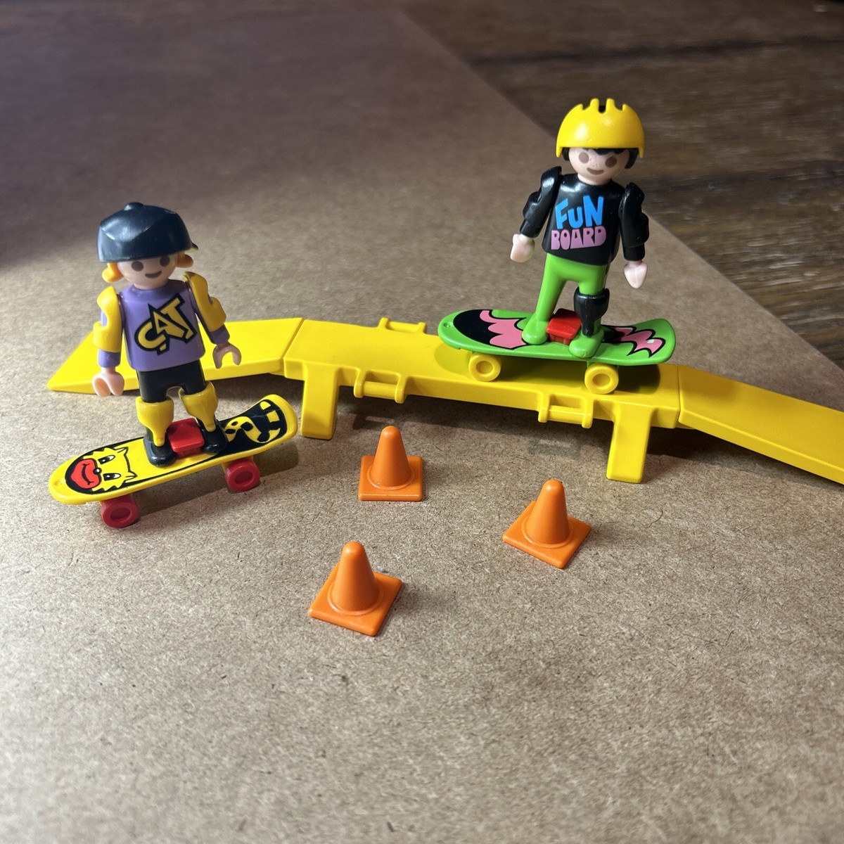 PLAYMOBIL FIGURE ENFANT Old Kids Scooter City Park Garden Skate EUR 4