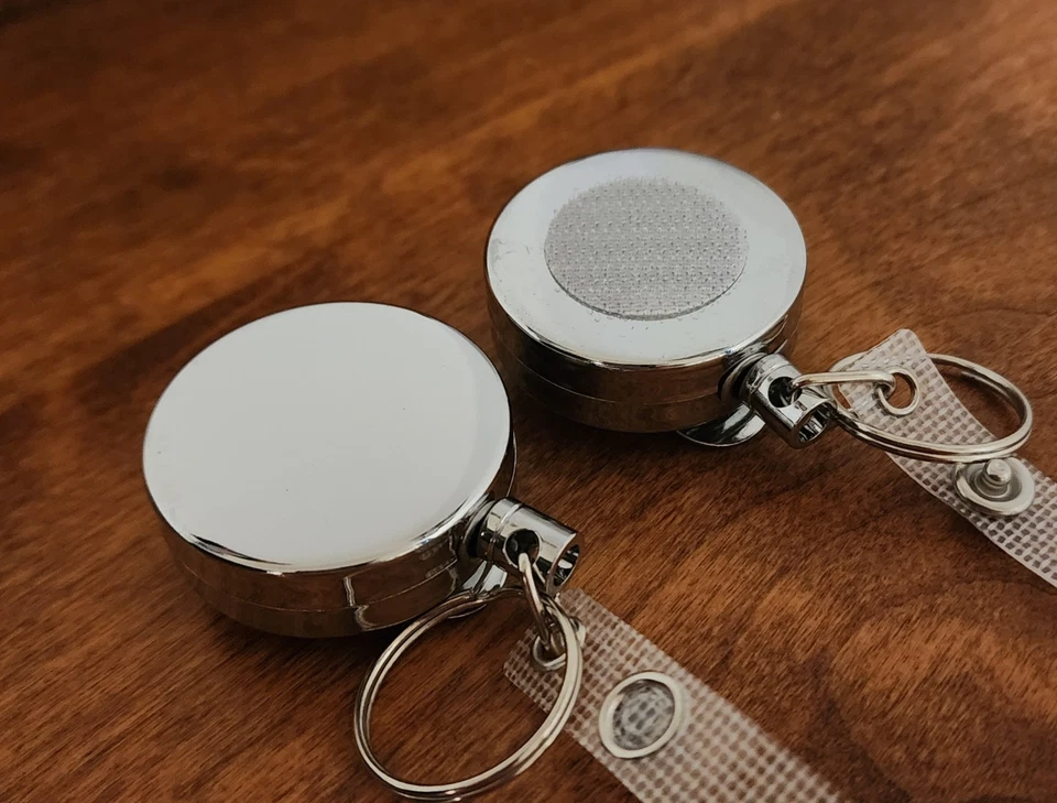 Carrete de insignia de alta resistencia con conectores - gancho y bucle o cinta para cubiertas de carrete Foto 3 de 4