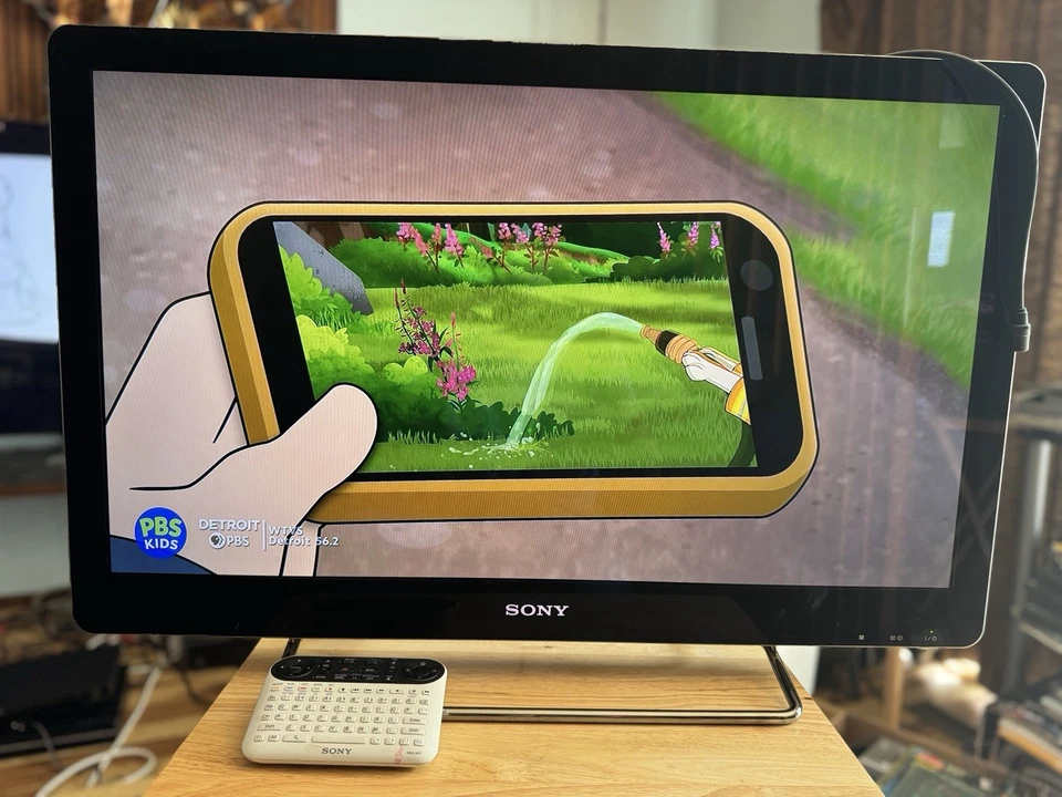 Sony Internet TV NSX-32GT1 32 in  HD Google TV - With Remote *Read!* - Image 3 of 4