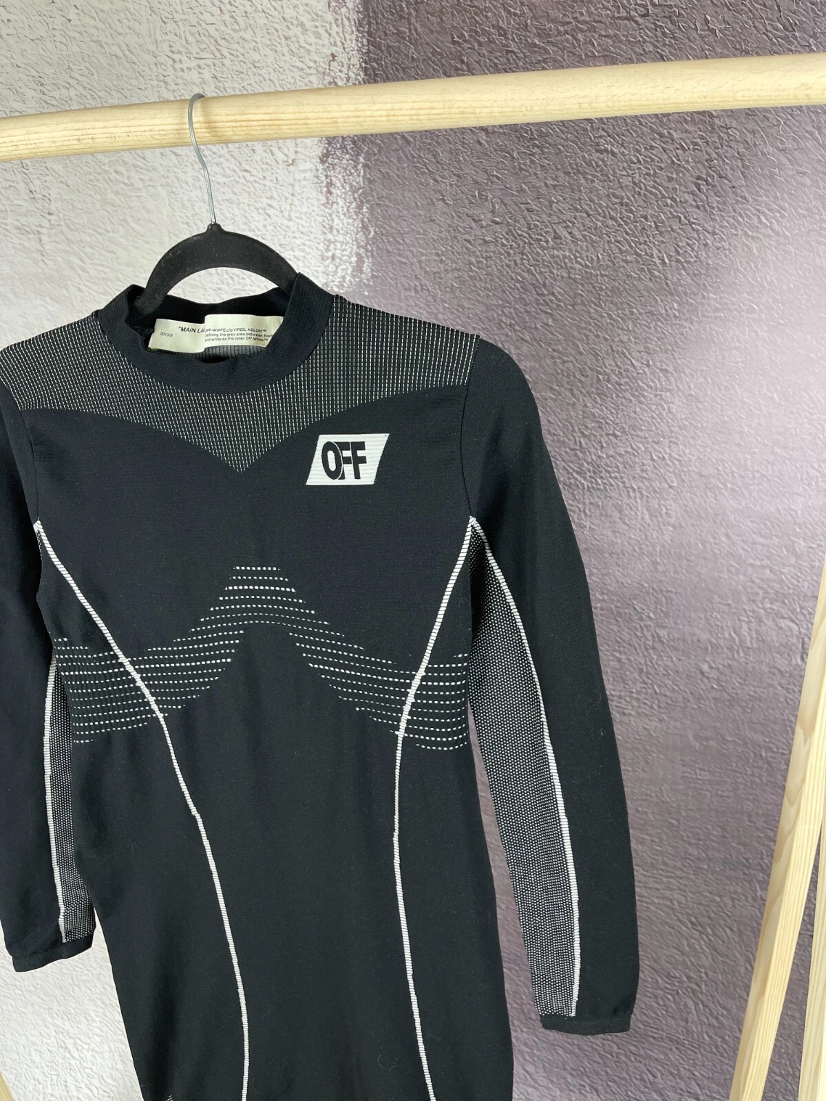 Abito Off White c o Virgil Abloh logo sportivo nero