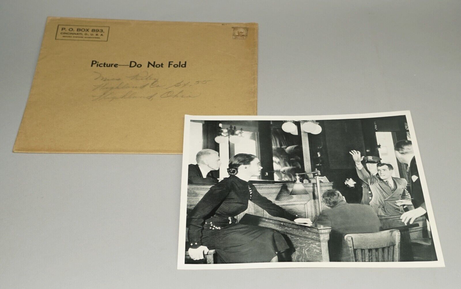 CIRCA 1930S - 1940S RADIO SHOW PREMIUM PHOTO IN ORIGINAL MAILING ENVELOPE