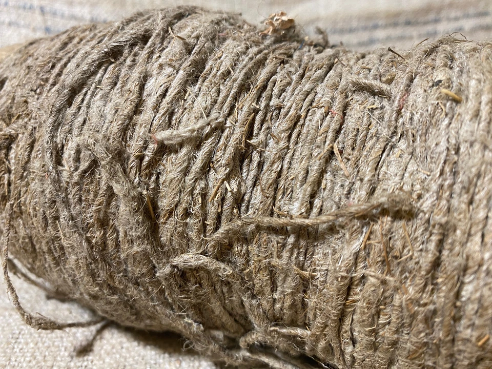 Antique wooden spool with linen thread made in Slovakia - Image 4 of 4