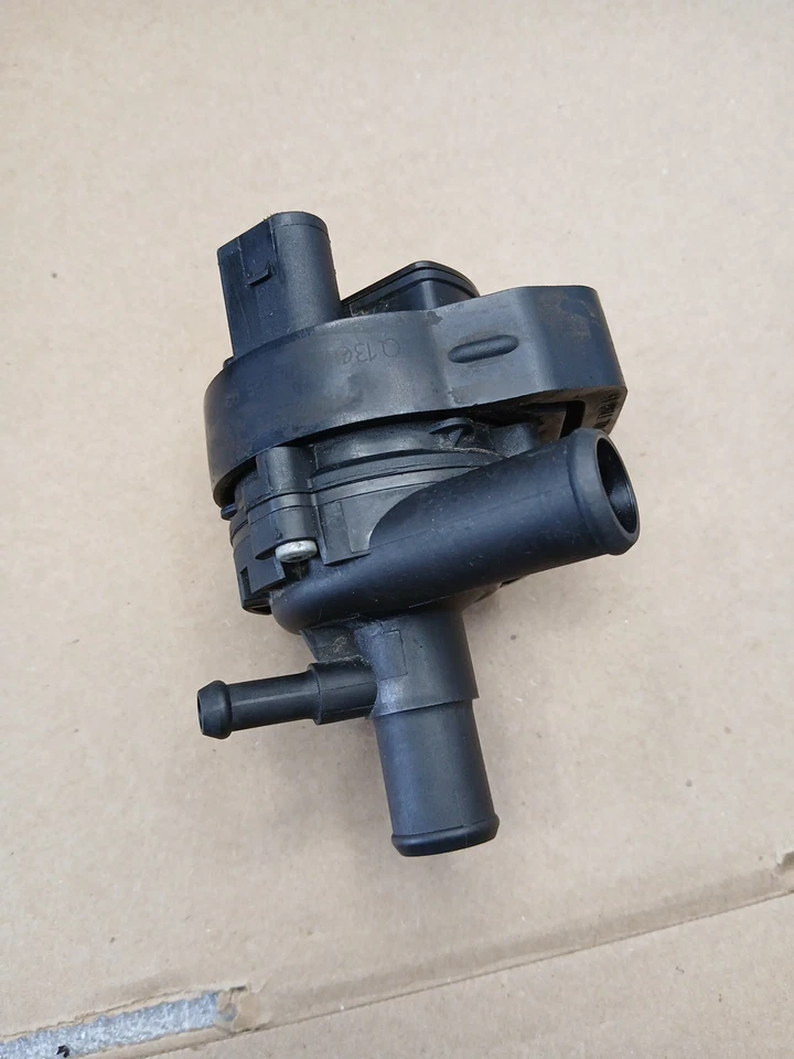 Bomba de agua refrigerante auxiliar Mercedes-Benz E350 CLS400 2010-2013 A2118350028 OEM Foto 4 de 4