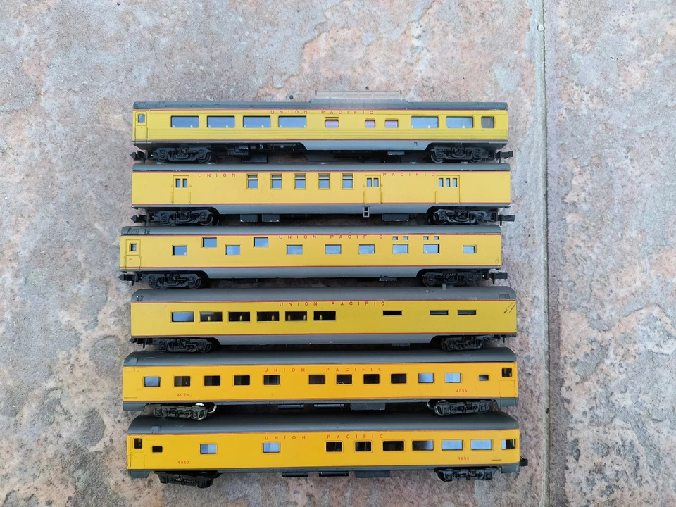 N scale Mixed Union Pacific smooth-sided lightweight passenger 6 car set used - Image 2 of 4
