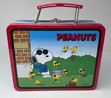 United Featured Syndicate 1988 Peanuts Snoopy Joe Cool Metal Lunch Box